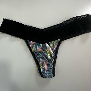 New Hanky Panky Mid Rise Lace Trim Thong